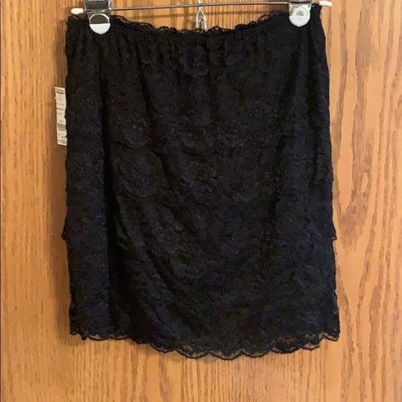 Black stretchy lace mini skirt - Picture 2 of 2